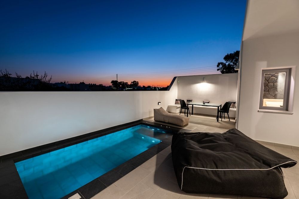 Filoxenia Luxury Villas 1