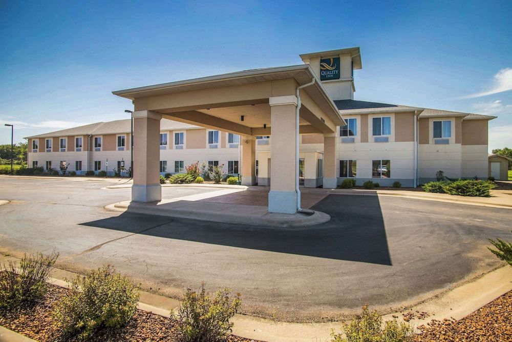 Quality Inn Parsons North 1