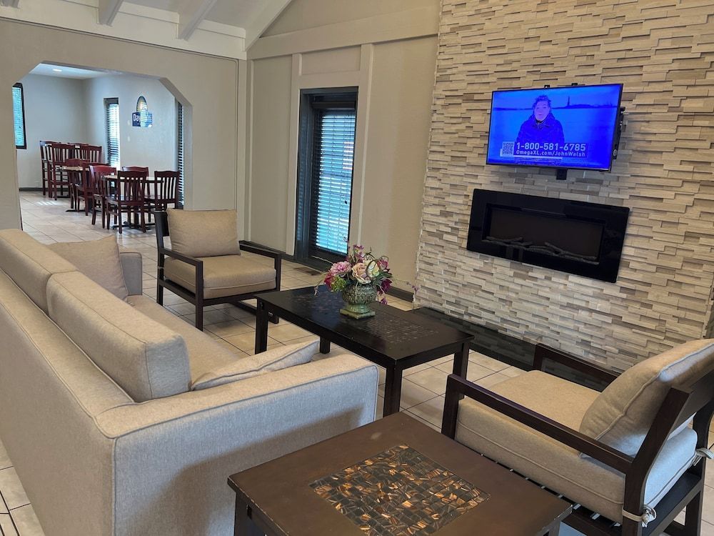 Days Inn by Wyndham College Park Airport Best Road 2