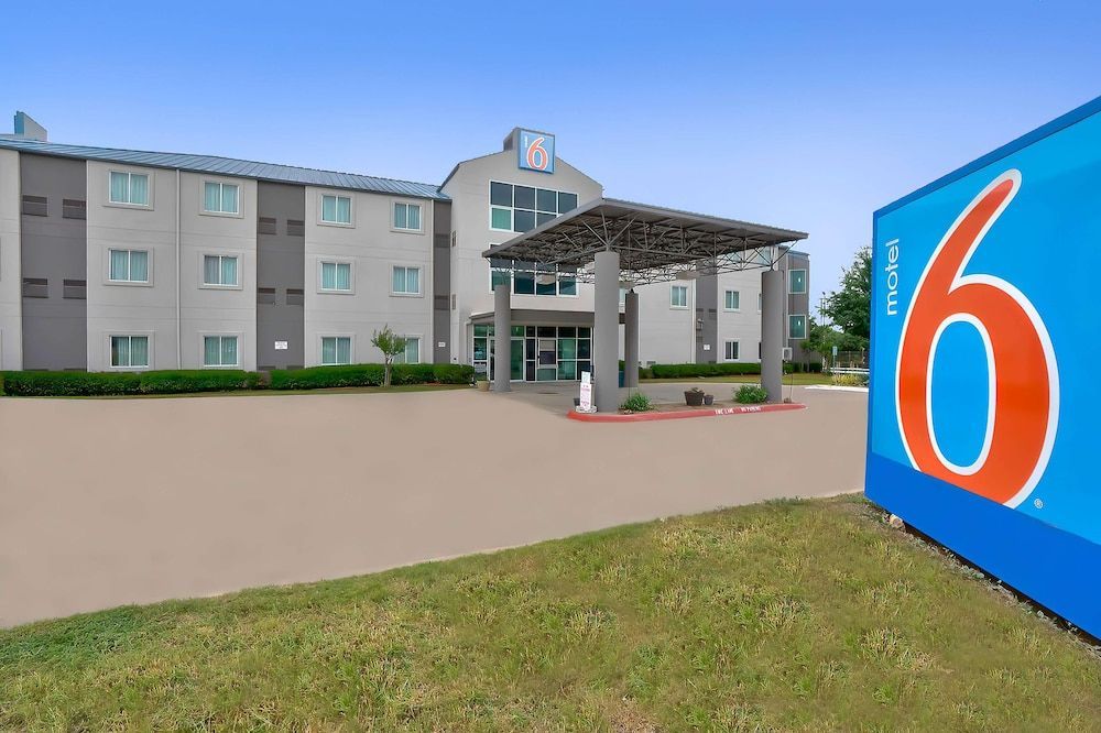 Motel 6-Benbrook, TX - Fort Worth 1