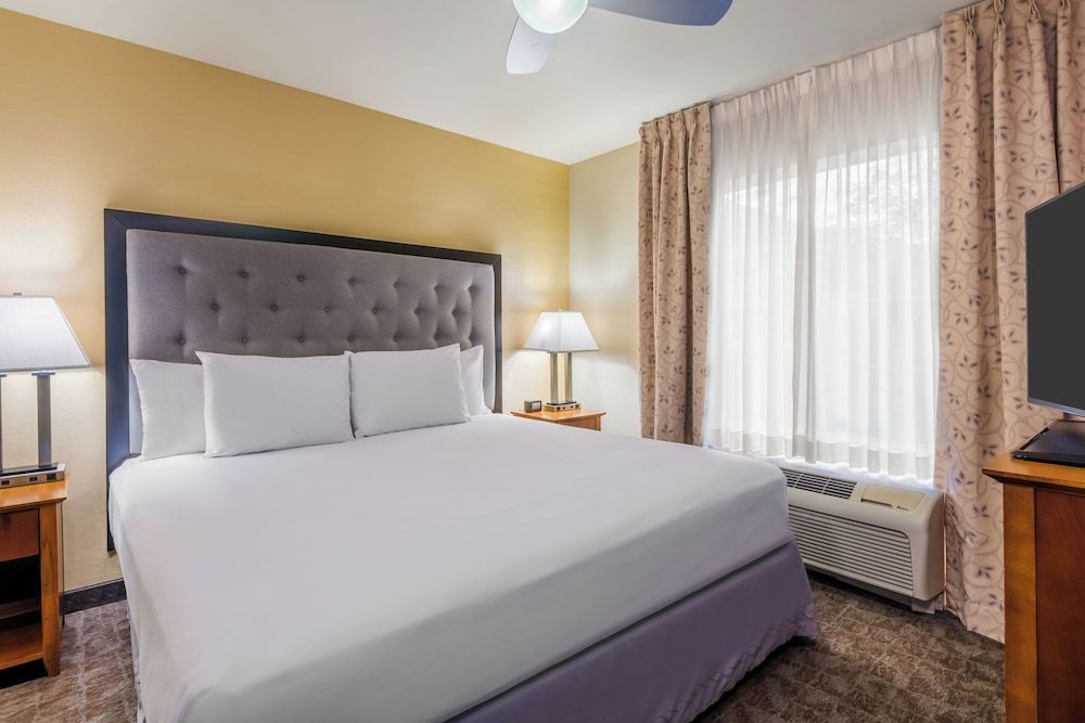 Larkspur Landing Extended Stay Suites St. Louis Riverport - Airport West 1