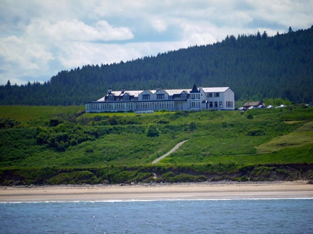 Cullen Bay Hotel 1