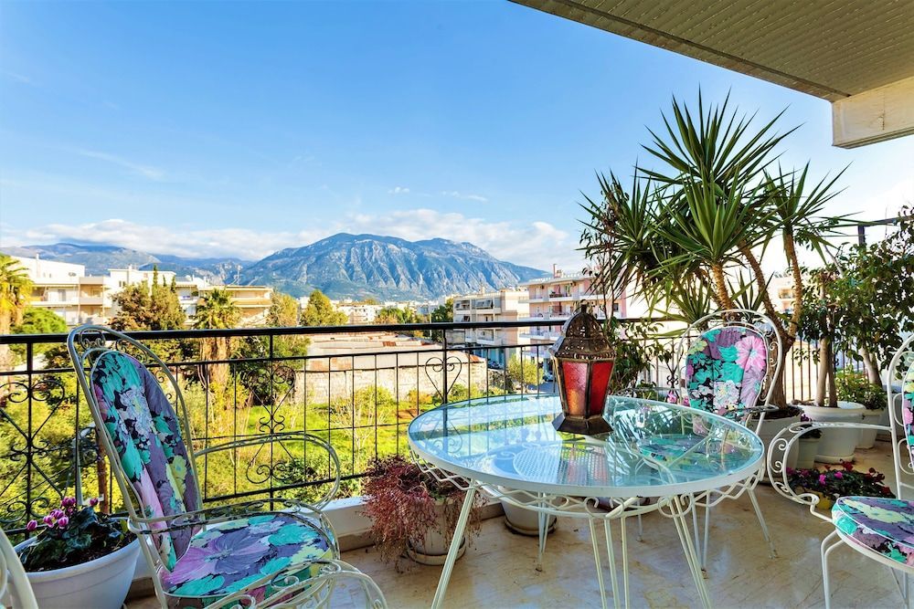 Bright comfy flat near the beach & the city center 1