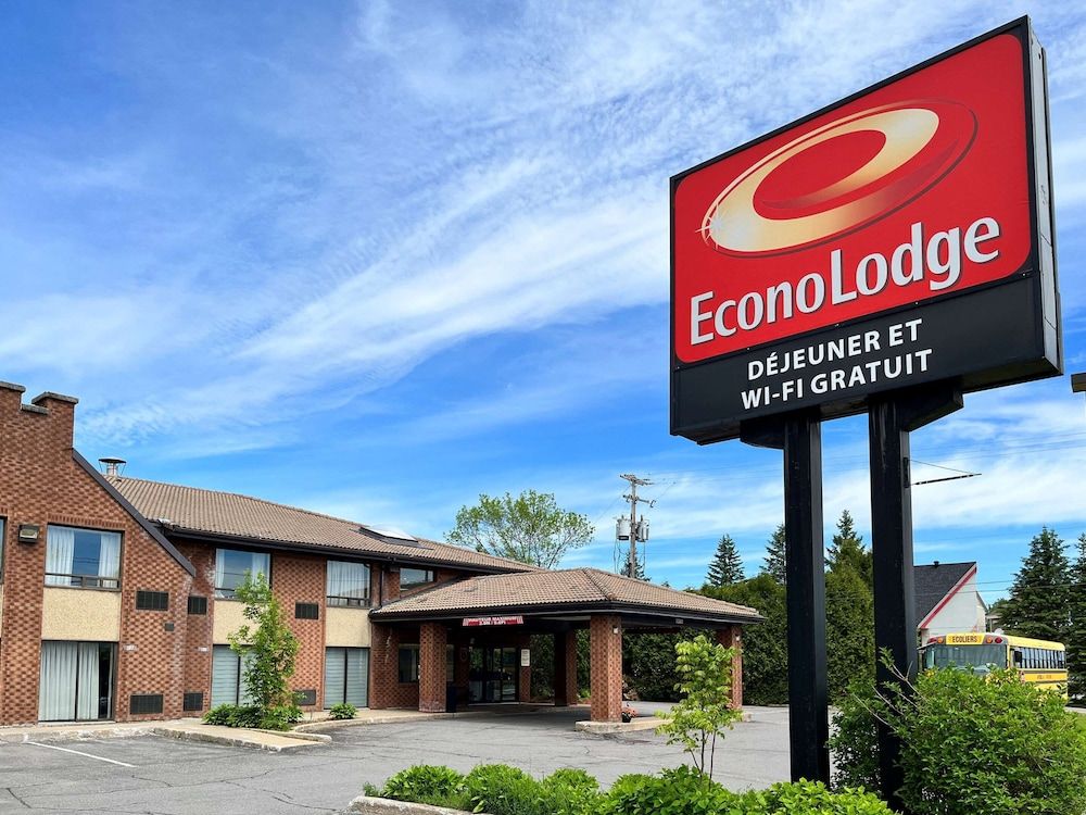Econo Lodge Airport Quebec 1