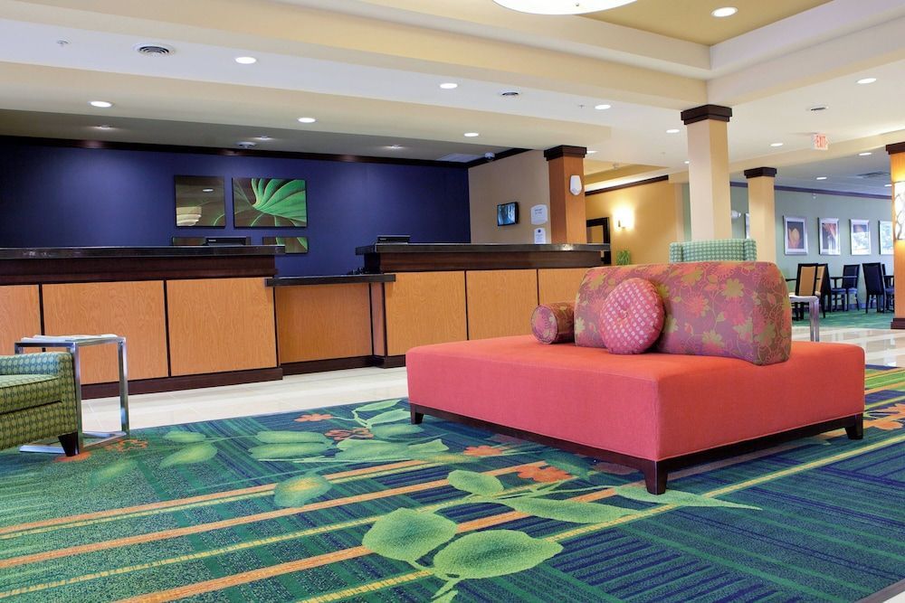 Fairfield Inn and Suites Flint Fenton 2