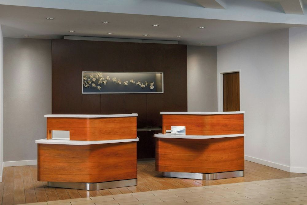 Courtyard by Marriott Los Angeles Woodland Hills 2