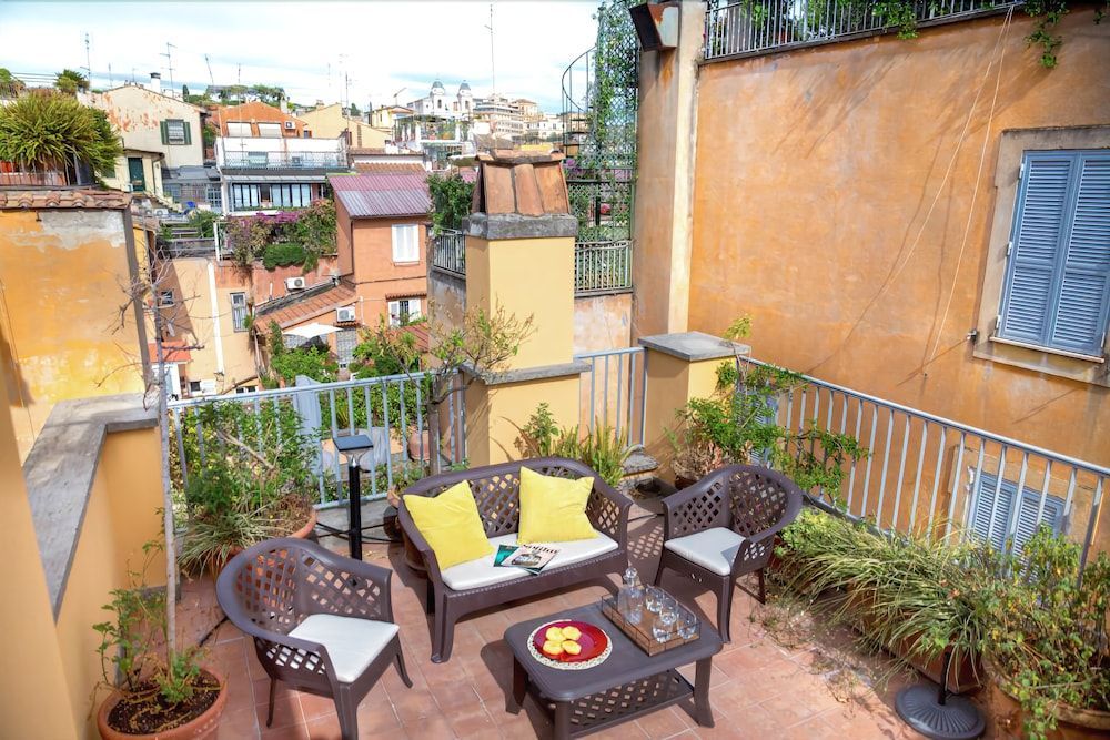 Rent In Rome - Vittoria Terrace 1
