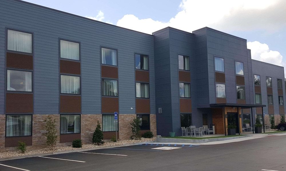 Country Inn & Suites by Radisson, Savannah Midtown, GA 1