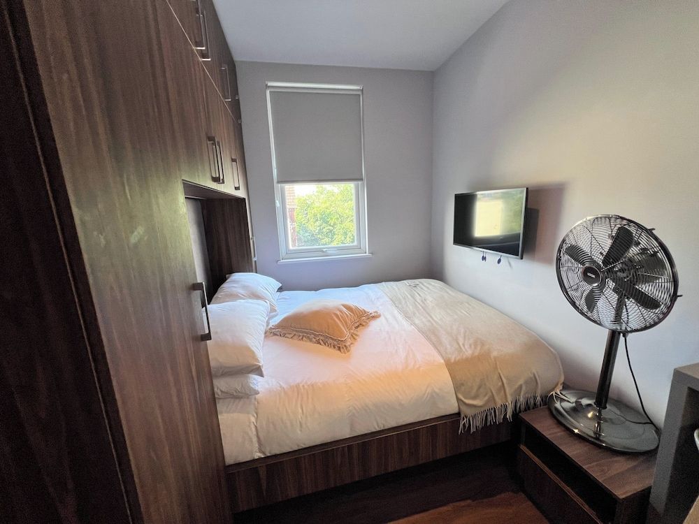 London Studio Retreat - Colney Hatch Lane 2
