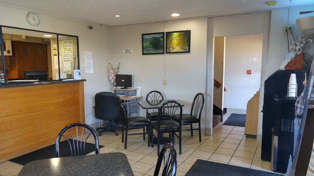 Super 8 by Wyndham Waynesboro 2