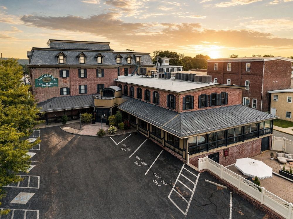 Waynebrook Inn, Est 1865 1