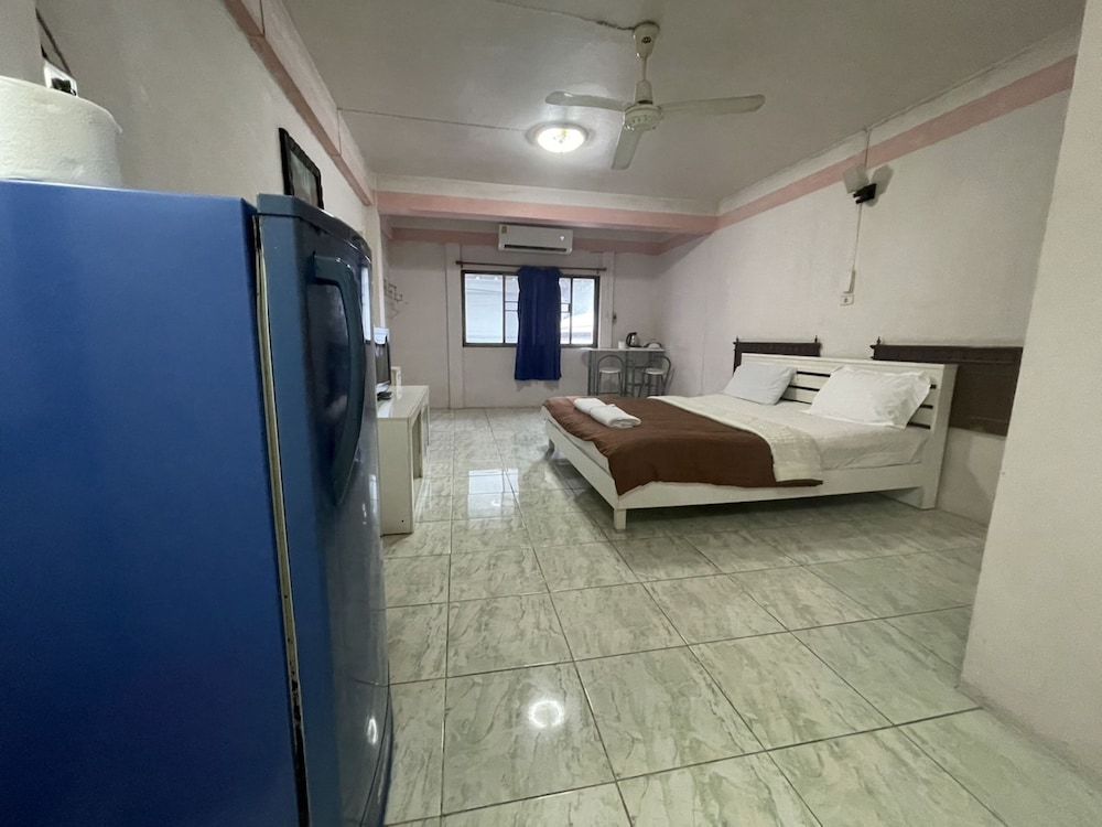 OYO 75494 President Apartment 1