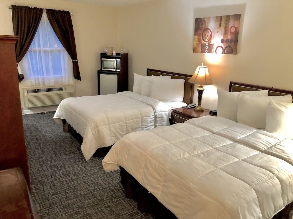 Bicentennial Inn 1
