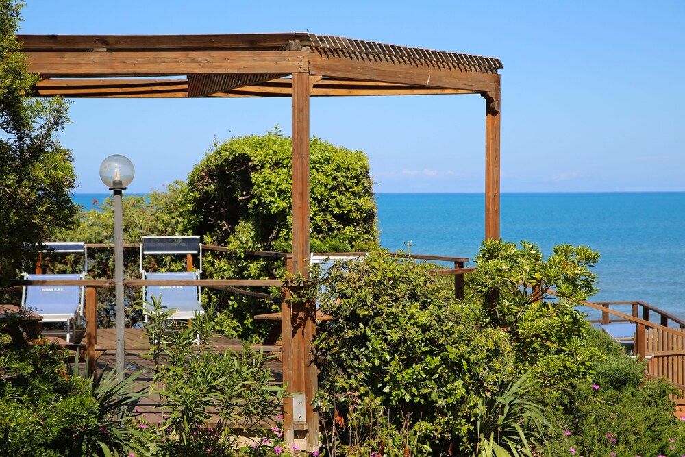 Sea view and ground floor Apartments le Dune 1