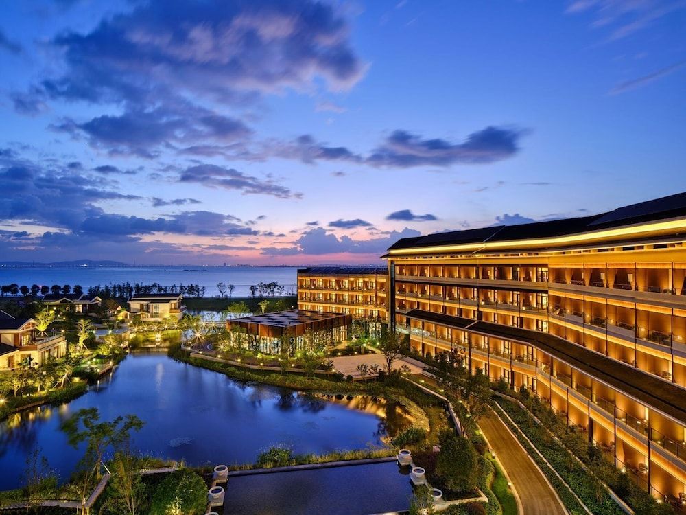 HUALUXE Suzhou Bay Hot Spring Resort by IHG 1