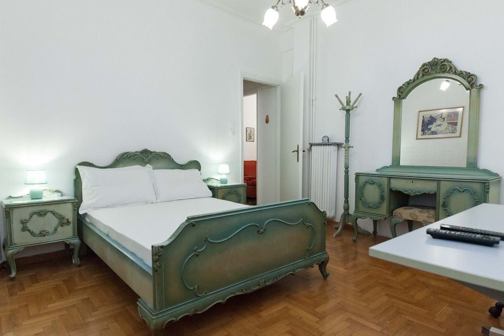 Koukaki Vintage Look 2BR Apt w Balcony 1