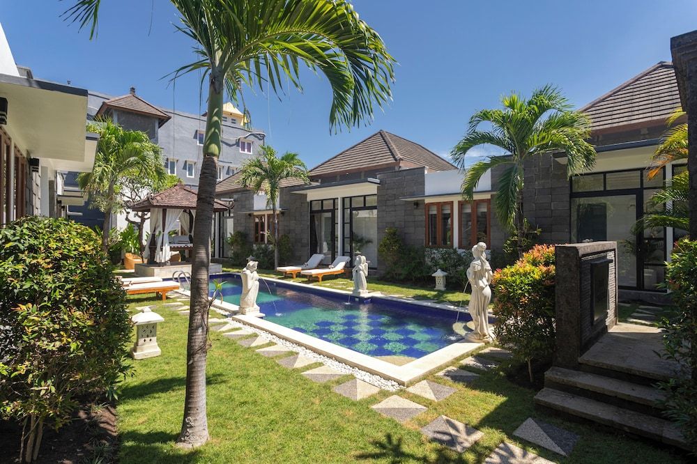Emy Sanur 1