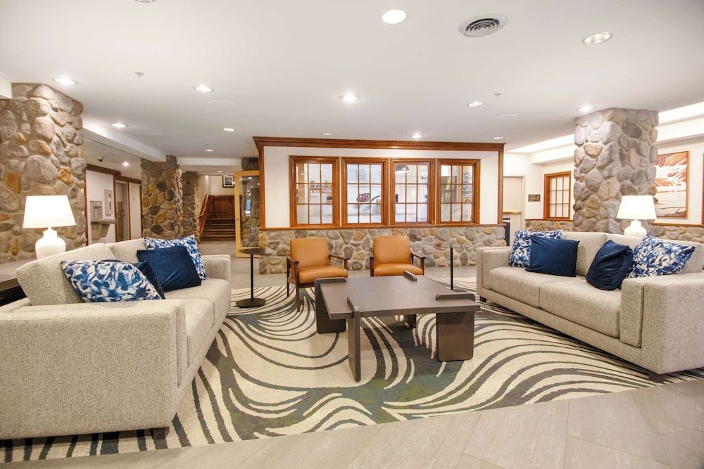 Coast Canmore Hotel & Conference Centre 2