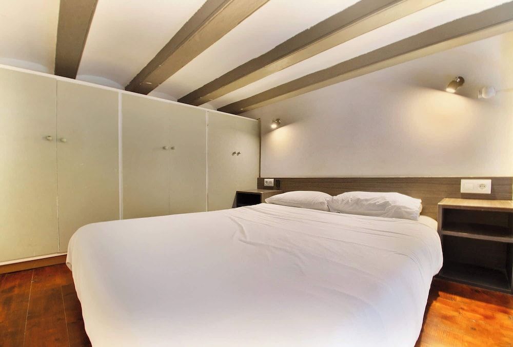 Aqua Apartment by Olala Homes 2