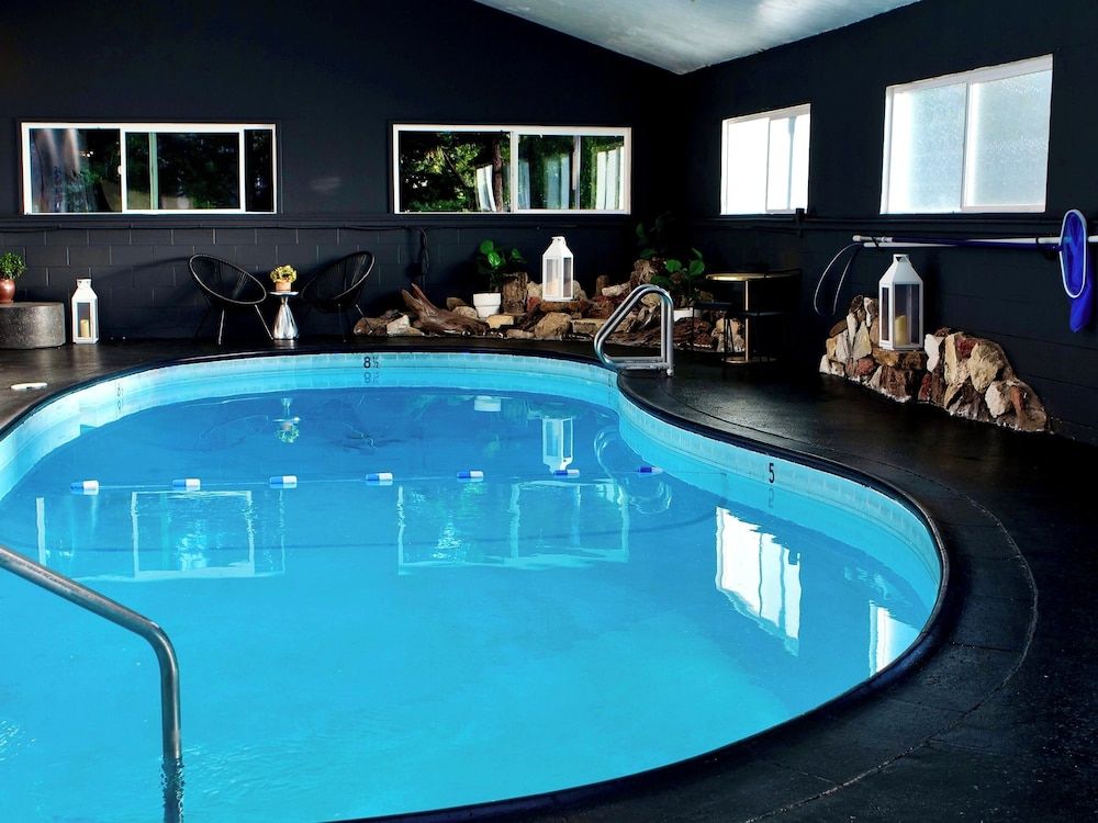 Sierra Blue Hotel & Swim Club 1