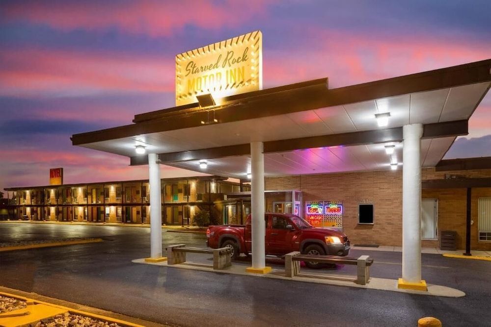 Starved Rock Motor Inn 1