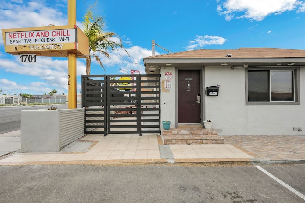 Desert Moon Motel 2