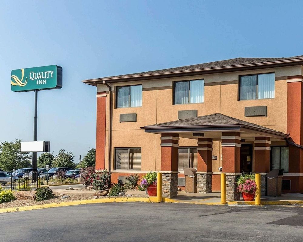 Quality Inn at Collins Road - Cedar Rapids 1