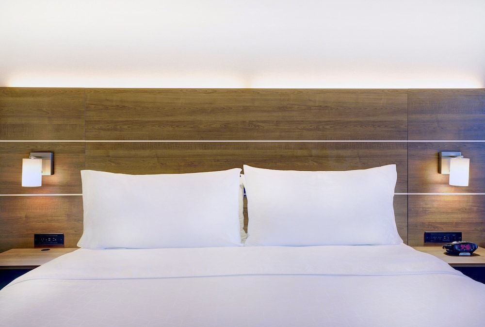 Holiday Inn Express WHITBY OSHAWA by IHG 2