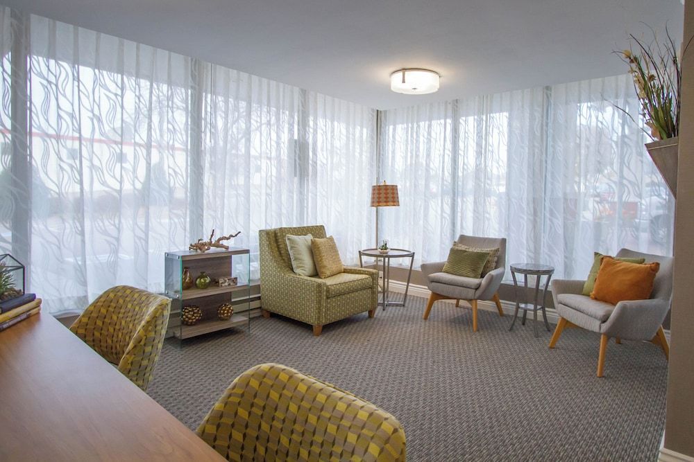 Holiday Inn BLMGTN ARPT SOUTH - MALL AREA by IHG 1