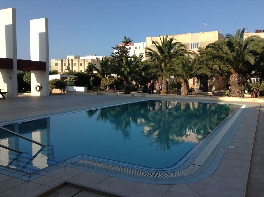 Seafront Apartment With Pool 1