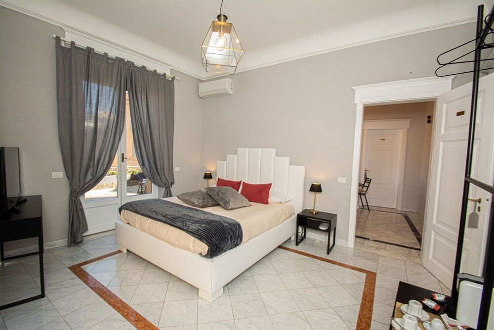 Compasso Suites Guest House 1