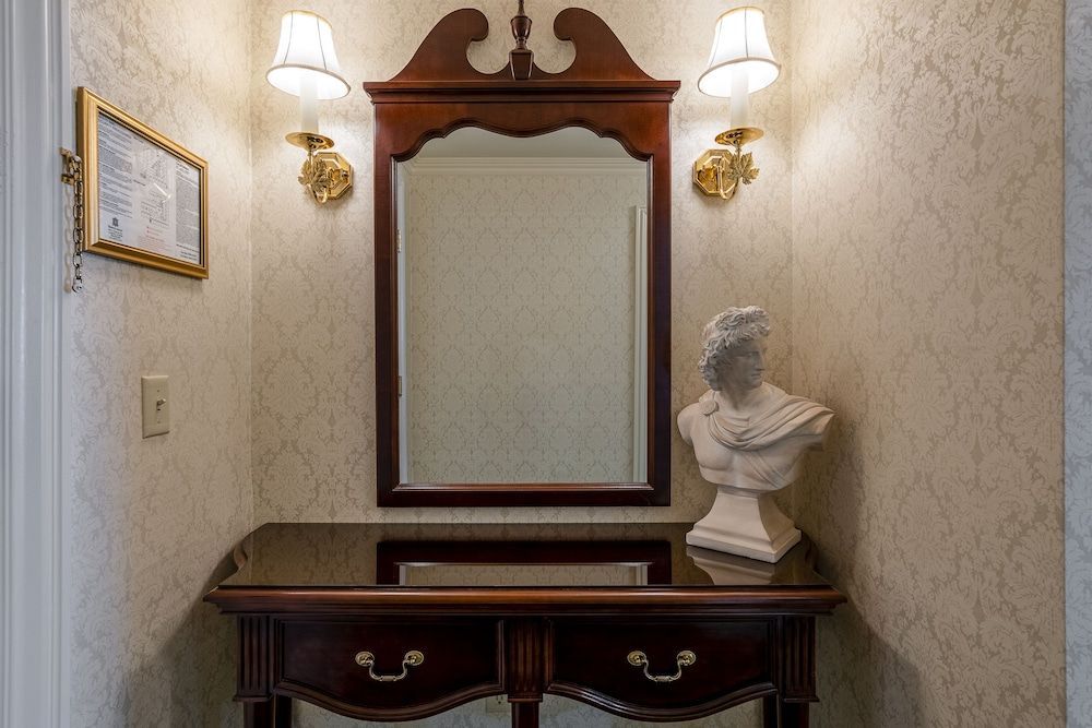 Bristol Hotel, Boutique Collection 2