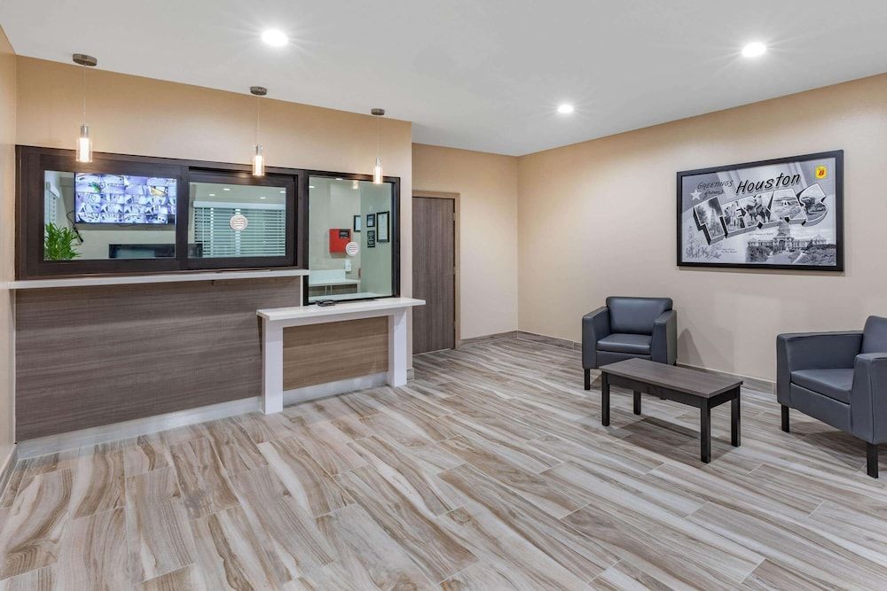 Super 8 by Wyndham Houston NW Beltway 8-West Rd 2