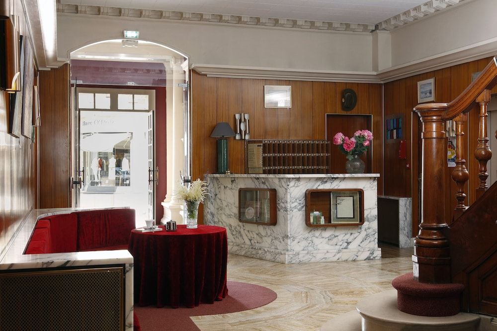 Grand Hotel de L'Univers 2
