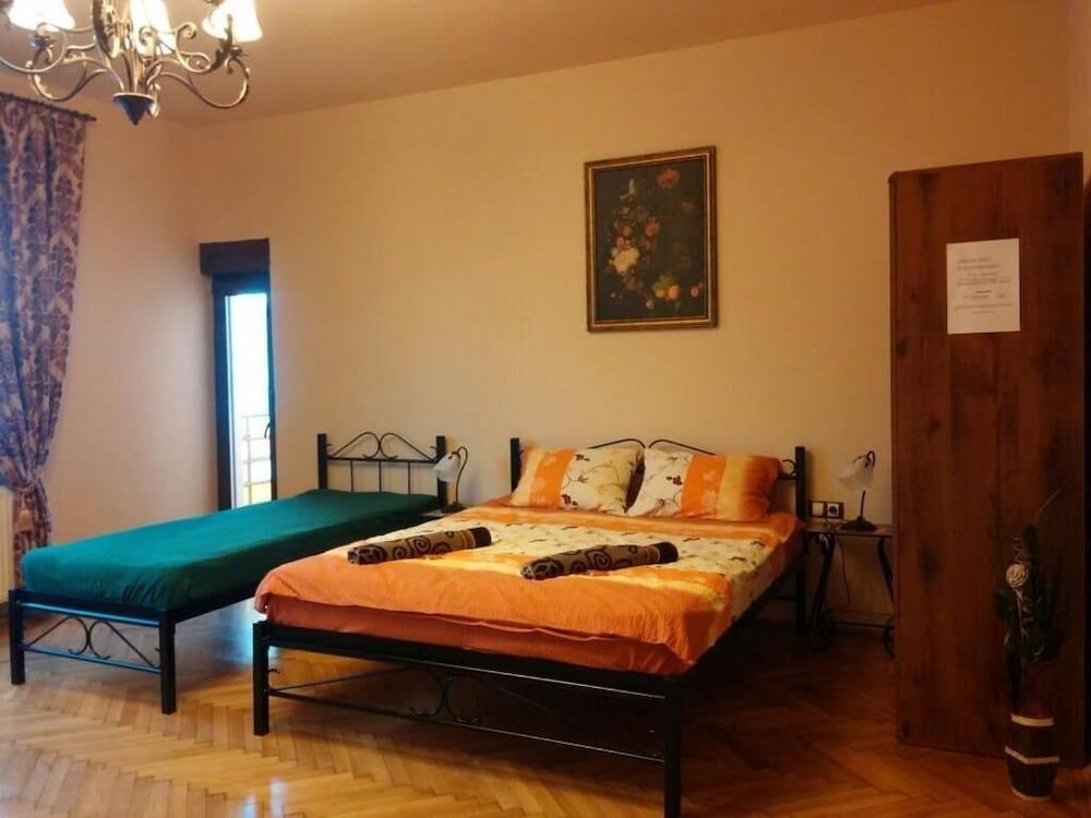 Mozart Studios 2