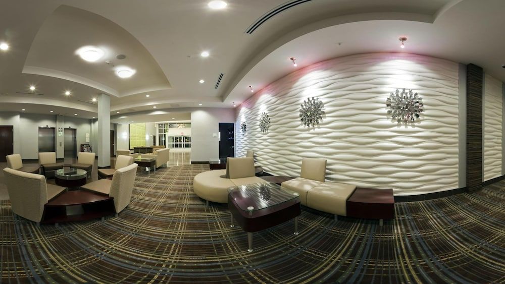 Holiday Inn DETROIT METRO AIRPORT by IHG 2