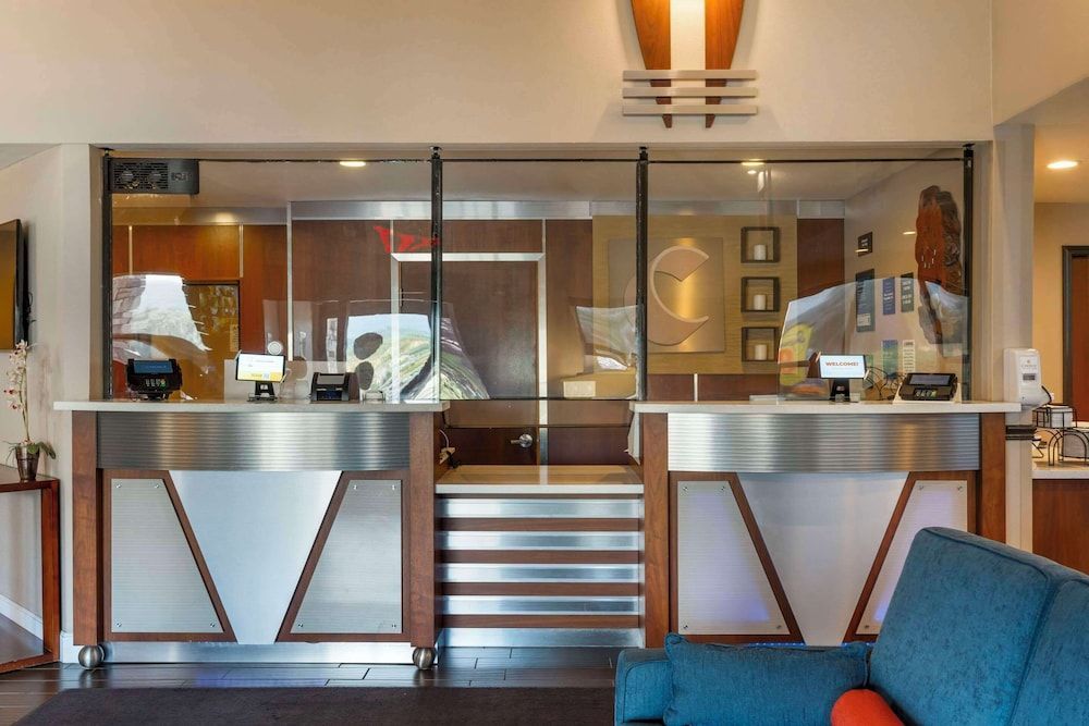 Comfort Inn & Suites Redwood Country 2