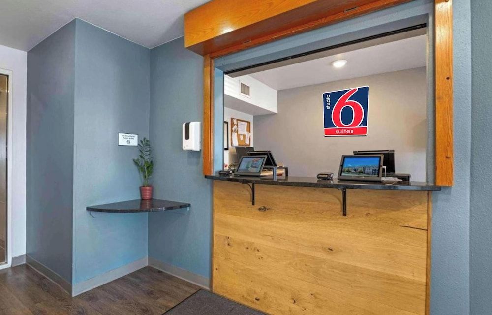 Studio 6 Extended Stay Cincinnati Sharonville OH 2