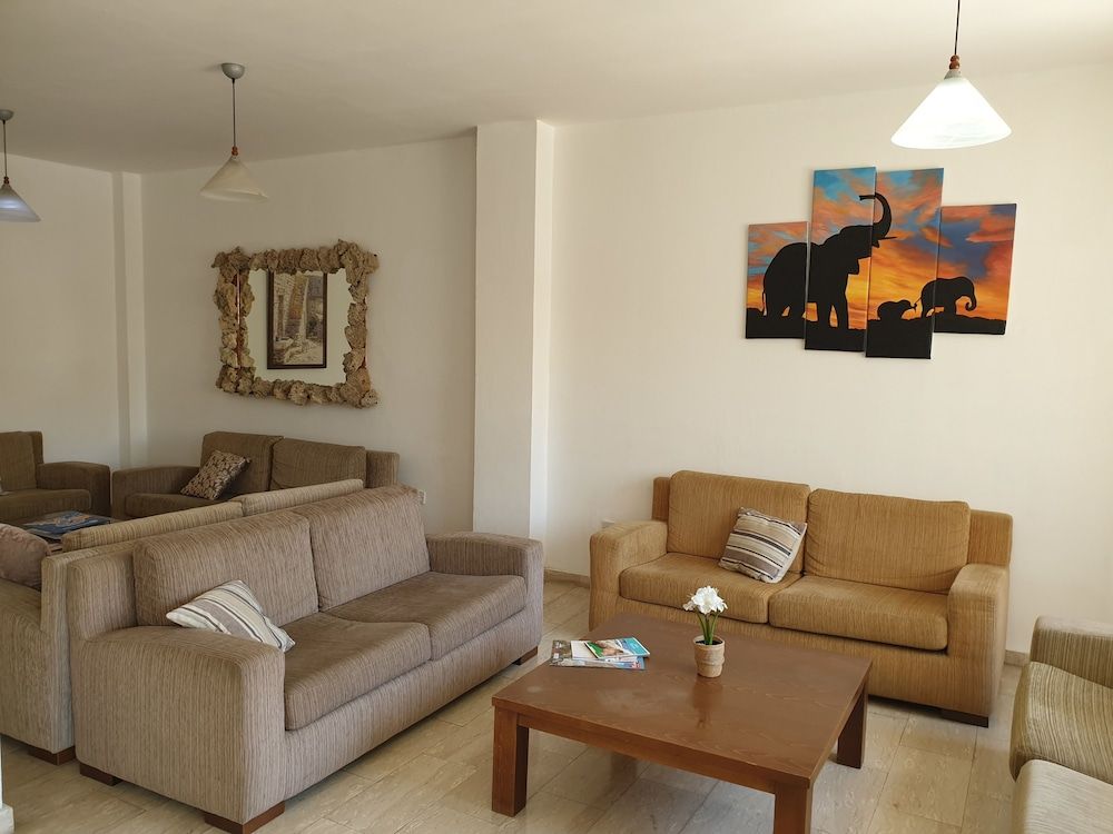 Florea Hotel Apartments 2