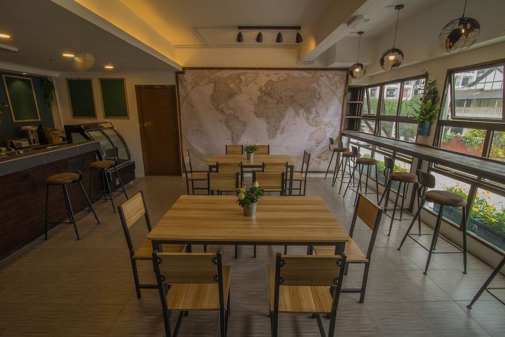 Traveller Bunker Hostel 1 2