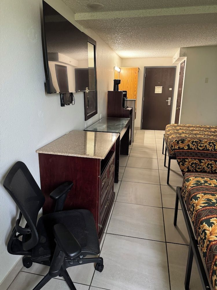 Nampa Inn & Suites 2