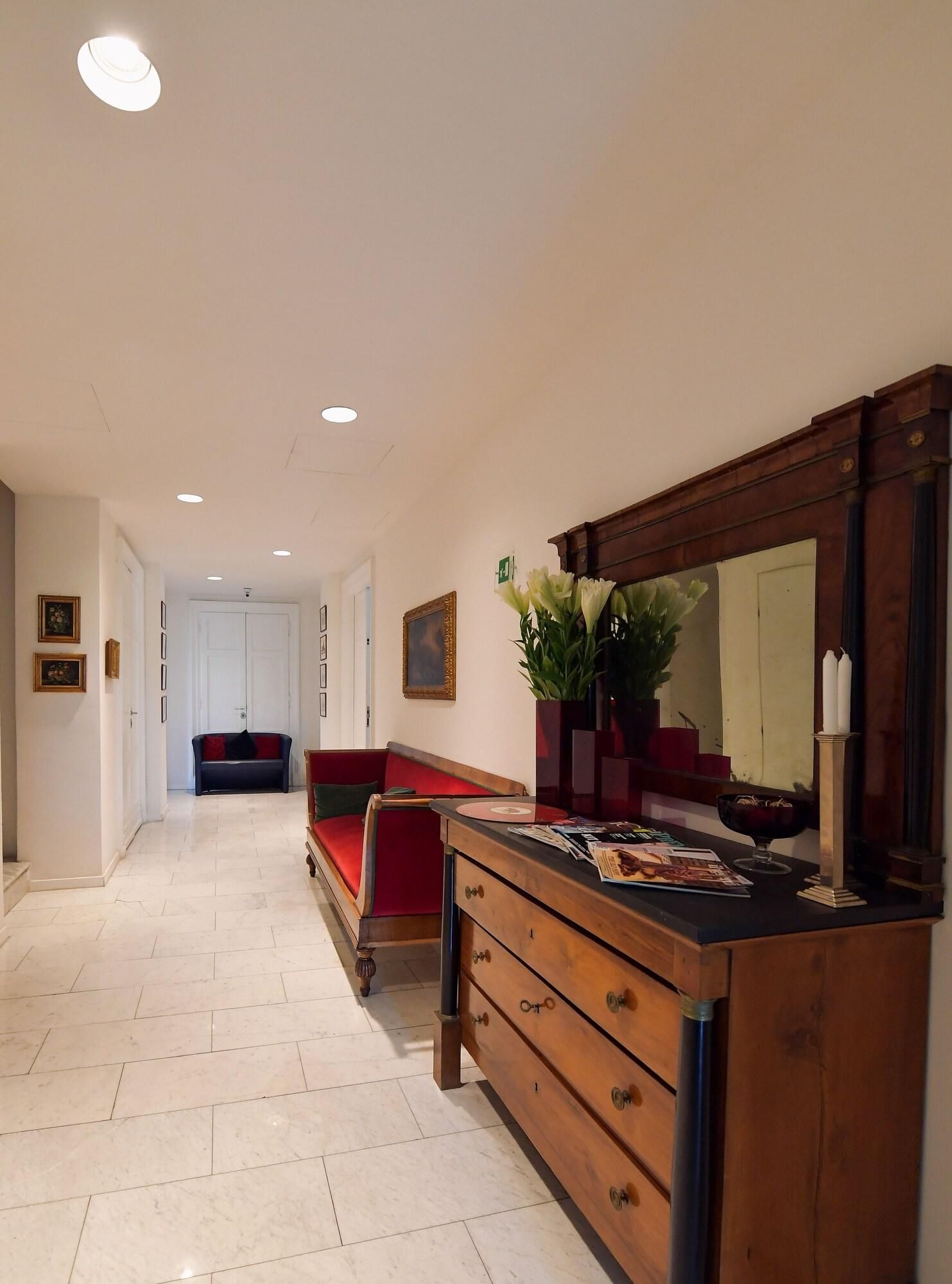 Suites Farnese Design Hotel 1