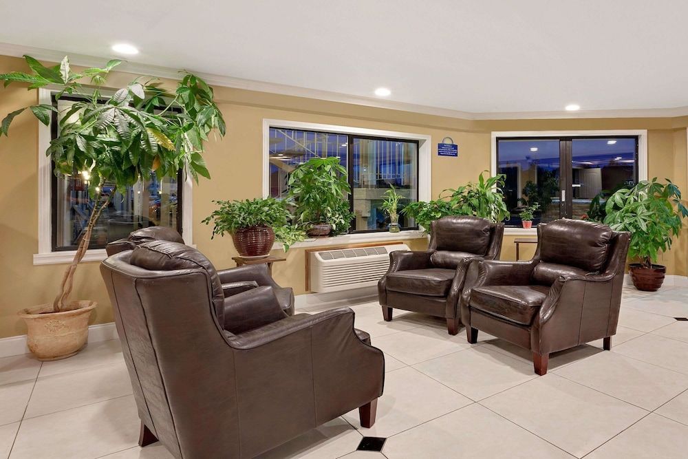 Days Inn by Wyndham Lakewood South Tacoma 2