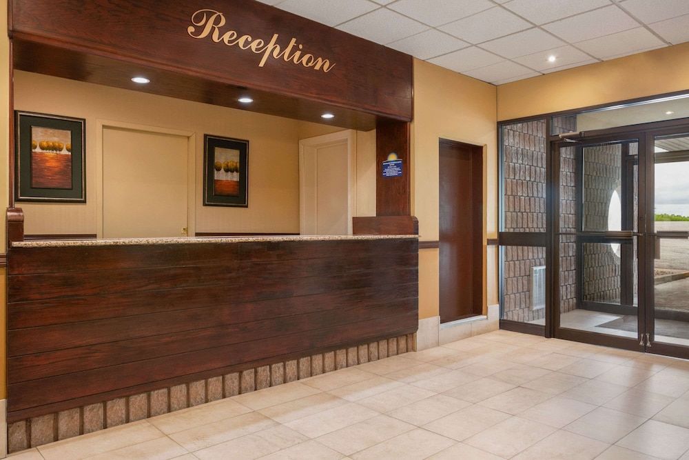 Days Inn by Wyndham Renfrew Conference Centre 1