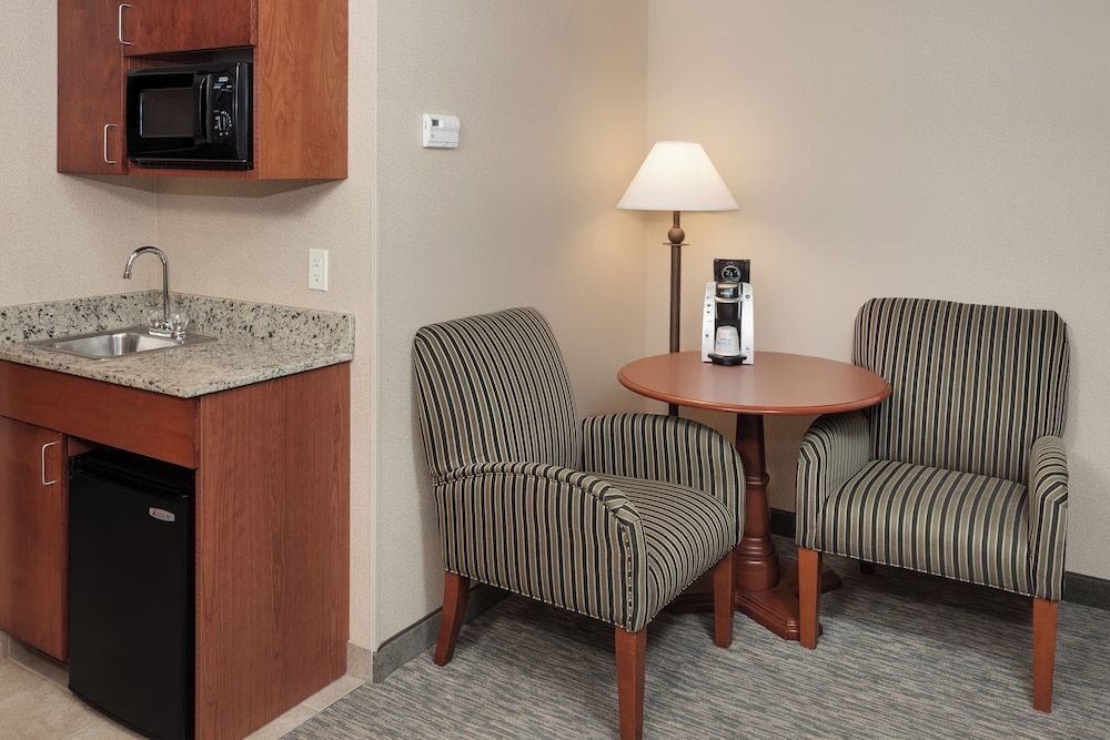 Holiday Inn Express & Suites HAMPTON SOUTH-SEABROOK by IHG 2