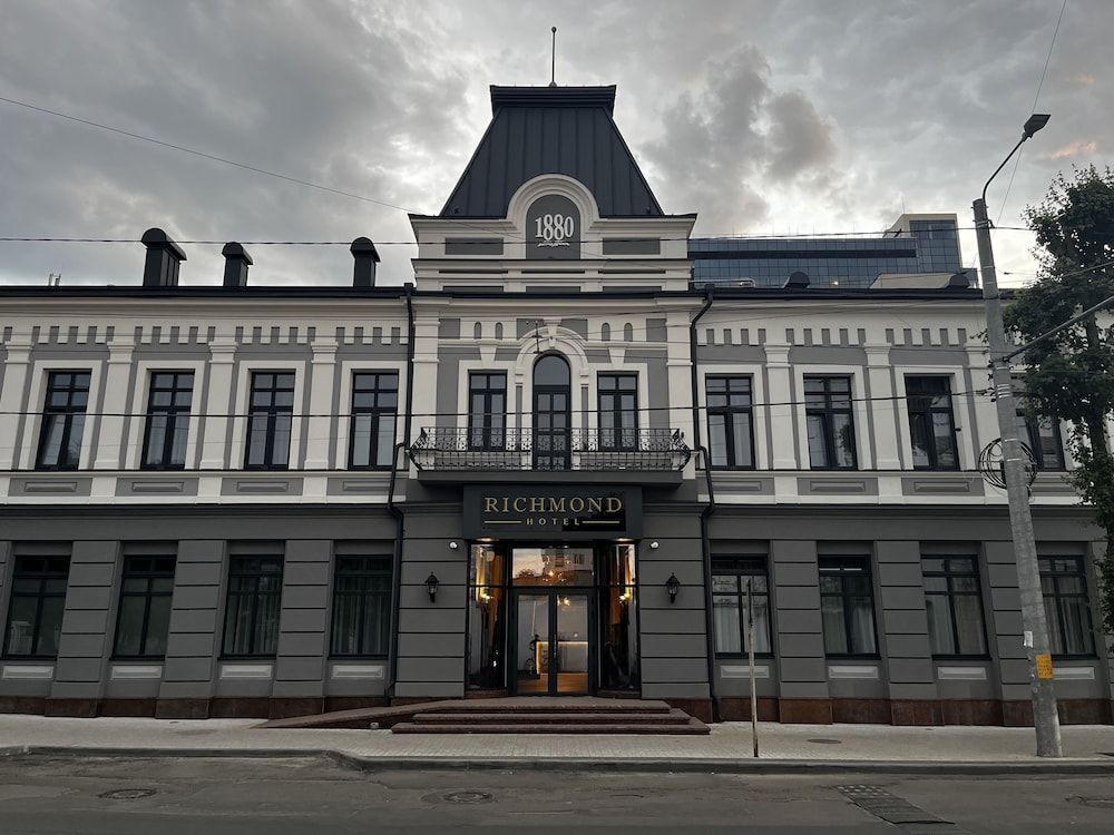 Richmond Hotel 1