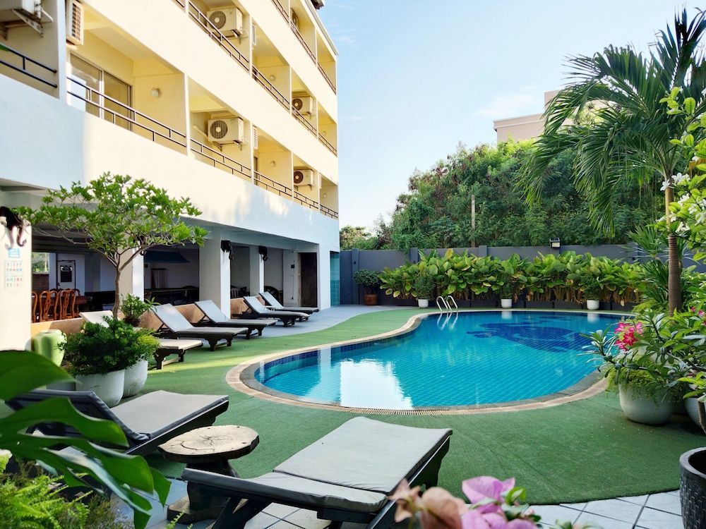 The Chanthong Residence and Hotel Pattaya 1