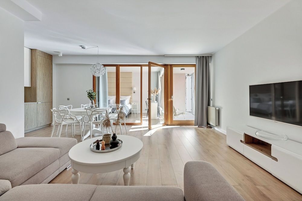 Aura - Riverside & Parking by Downtown Apartments 1