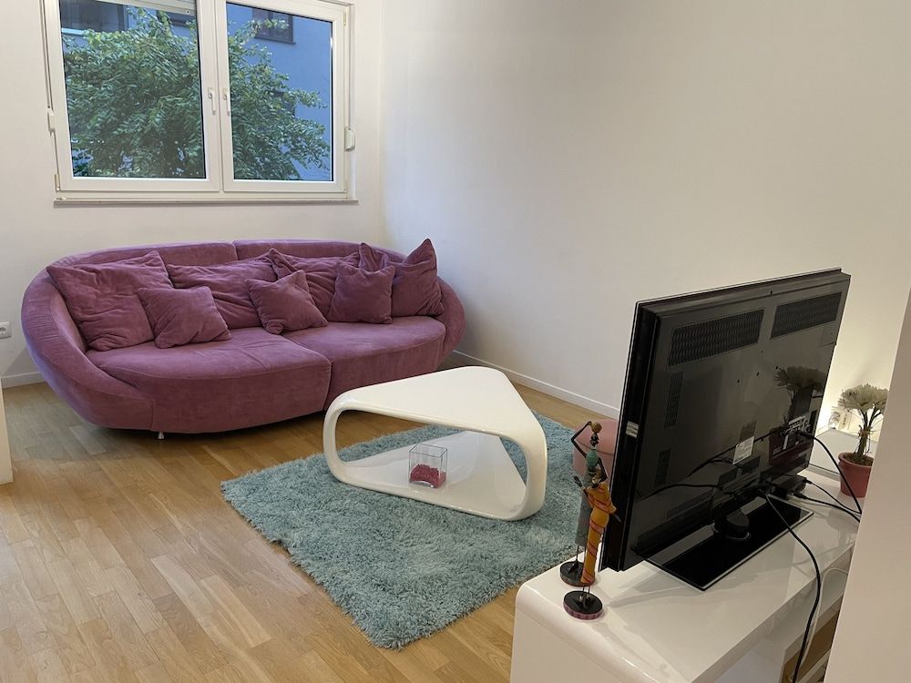 Large Modern 75m2 Flat and Free Parking 2