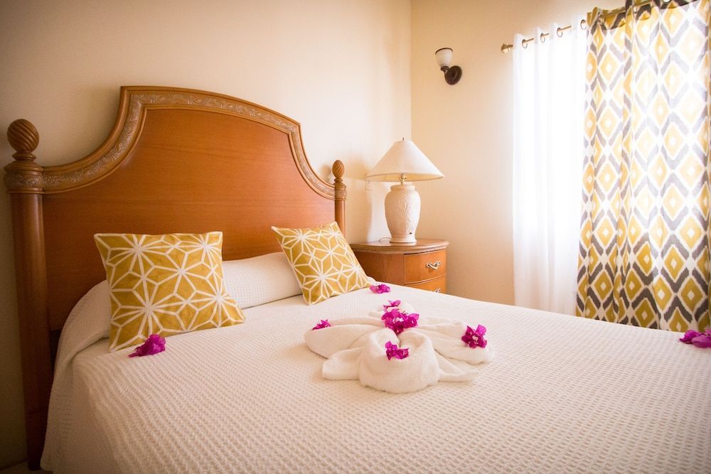 Connie's Comfort Suites 1